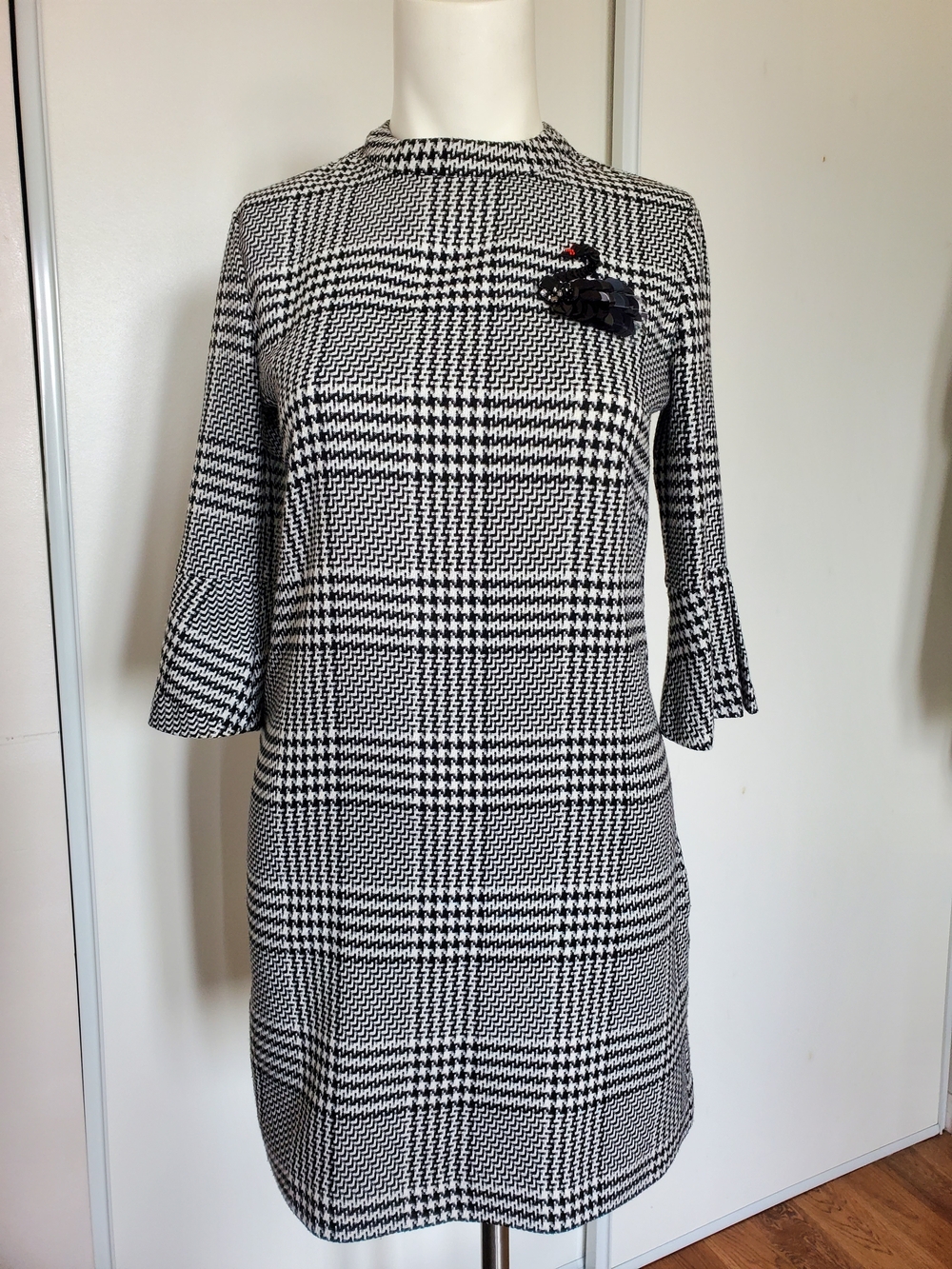 H&M Black and White Plaid Long-Sleeve Shift Dress